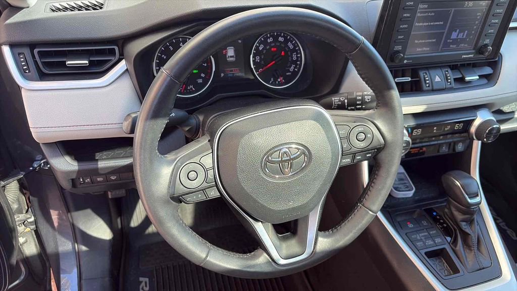 Used 2020 Toyota RAV4 XLE Premium image 18