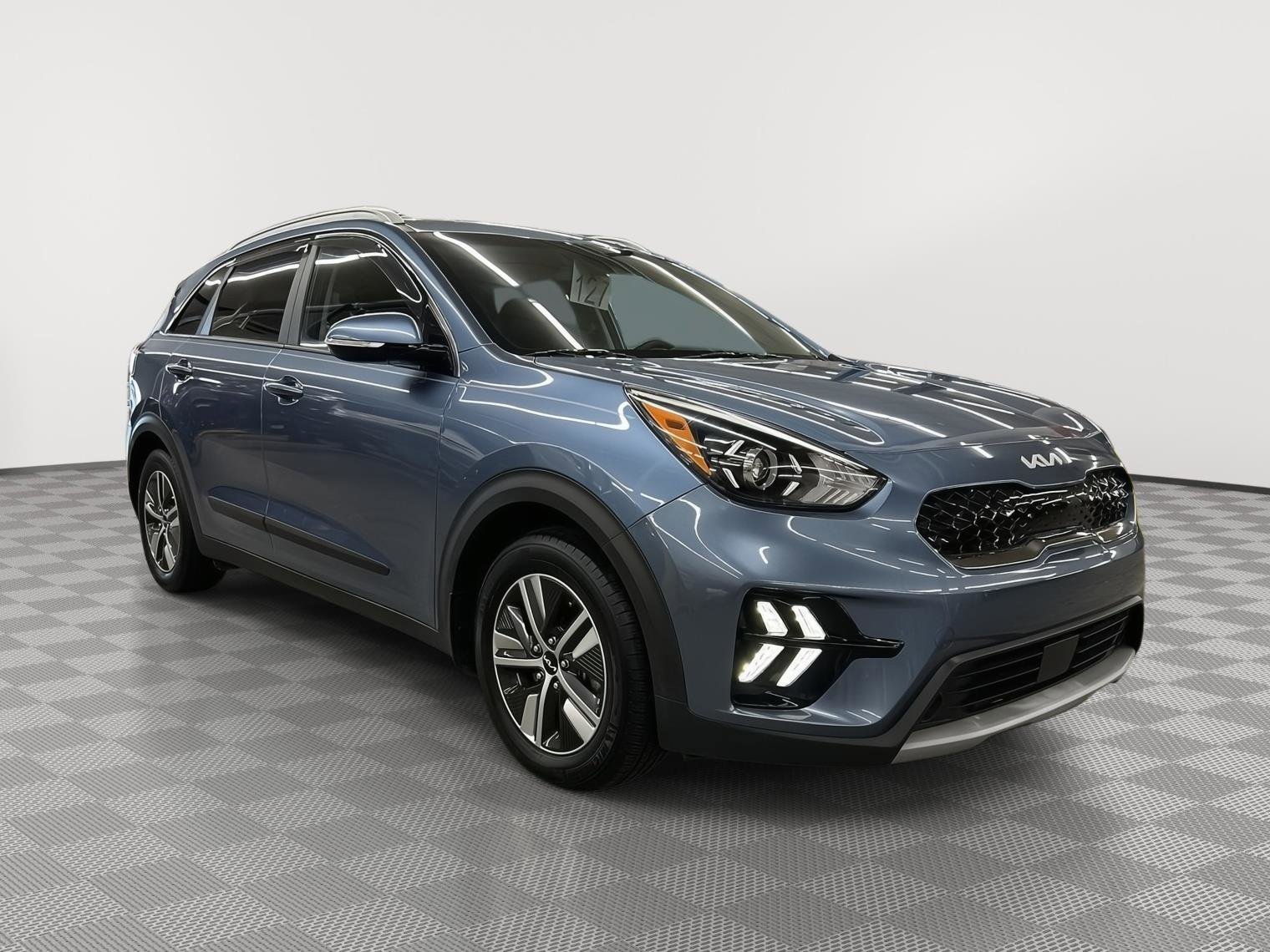 Used 2022 Kia Niro EX Premium image 3