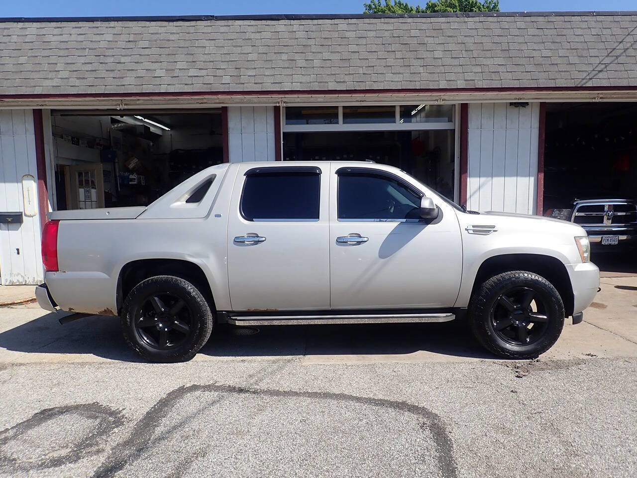 Used 2007 Chevrolet Avalanche LT w/ LT Preferred Equipment Group AWD/4WD image 29