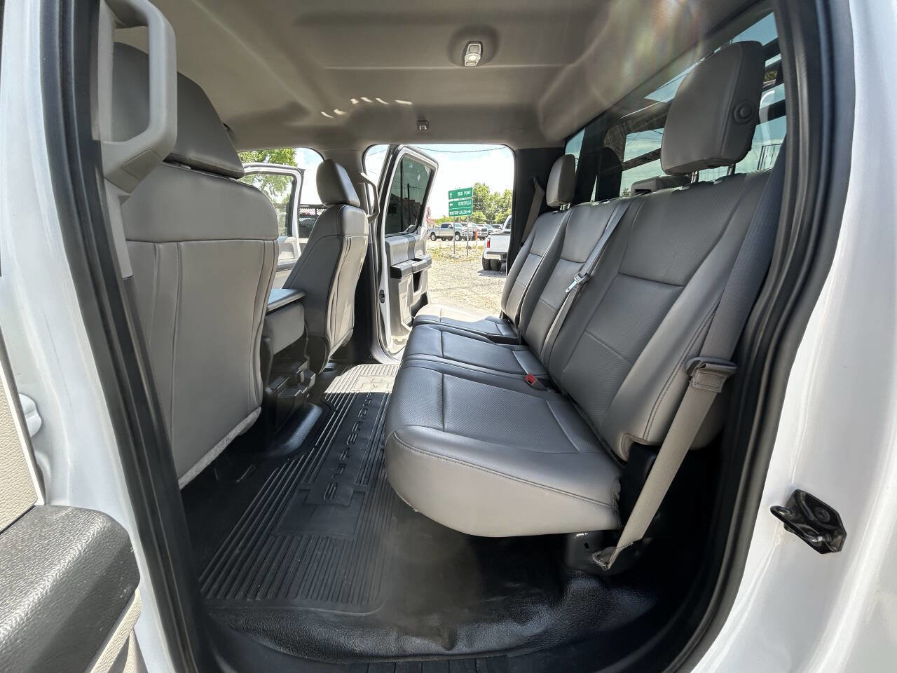 Used 2018 Ford F550 4x4 Crew Cab Super Duty w/ Power Equipment Group image 17