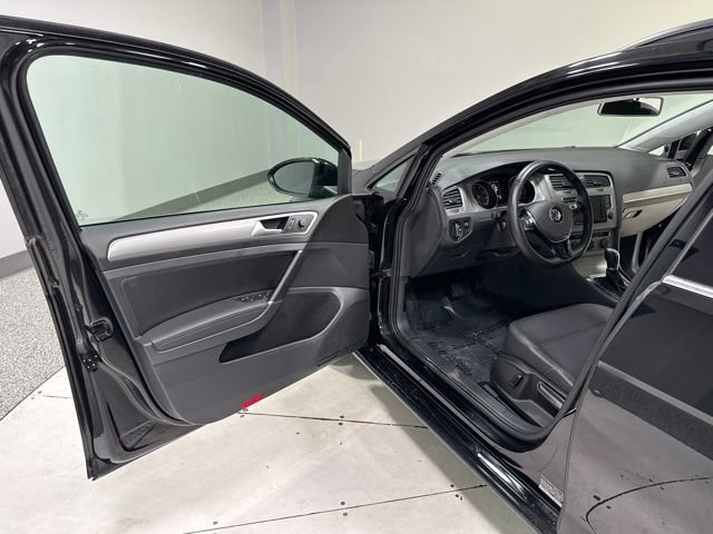 Used 2016 Volkswagen Golf S FWD image 11