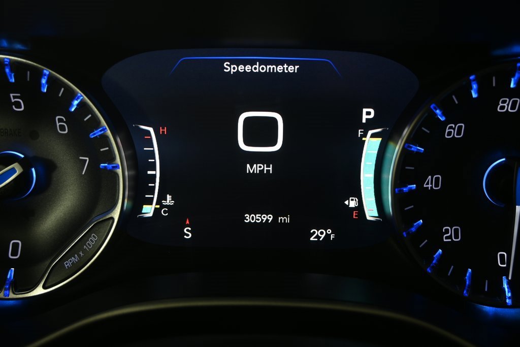 Used 2024 Chrysler Pacifica Touring-L image 28