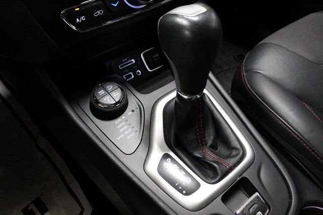 Used 2015 Jeep Cherokee Trailhawk w/ Comfort/Convenience Group AWD/4WD image 29