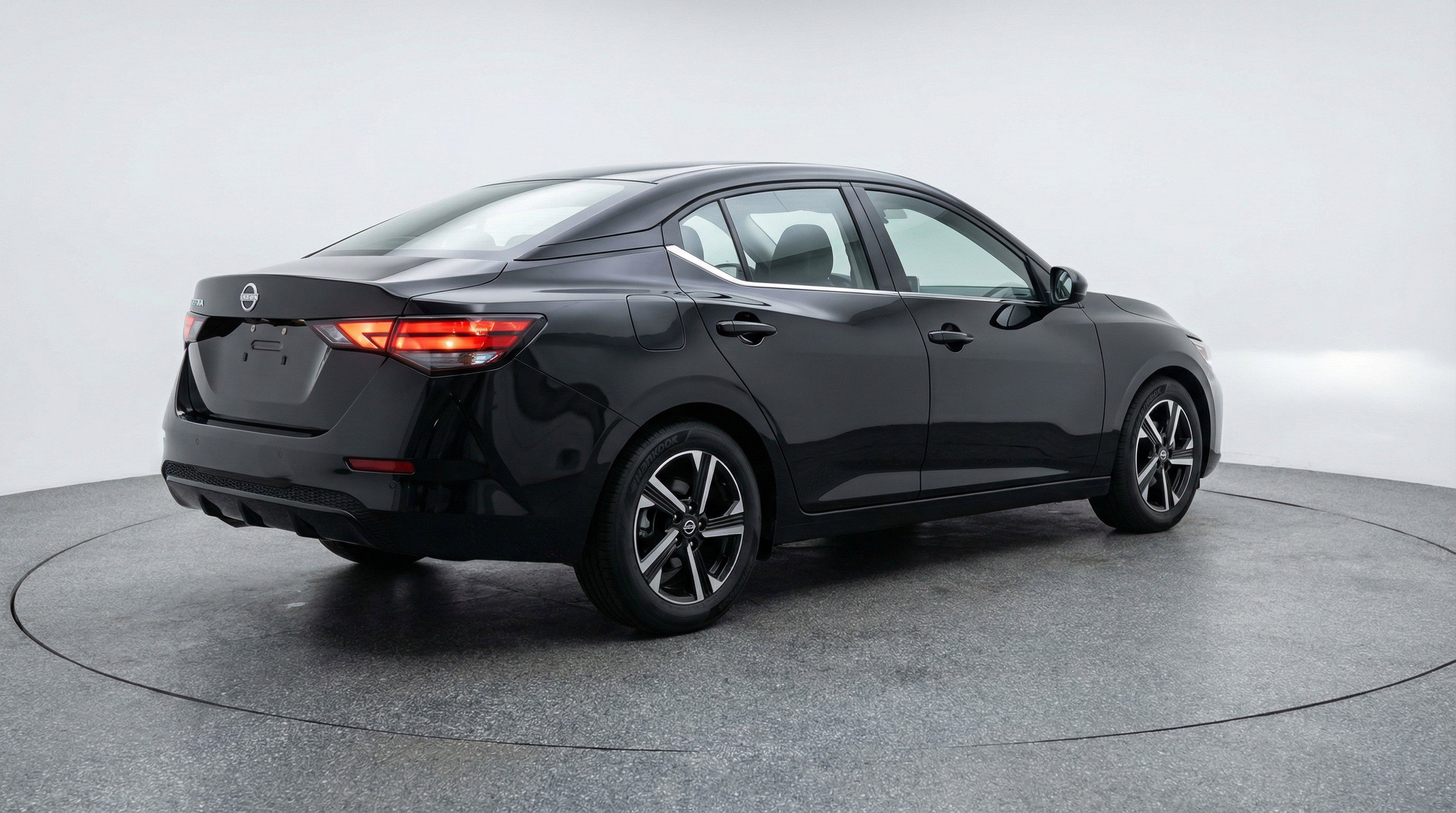 Used 2025 Nissan Sentra SV image 9