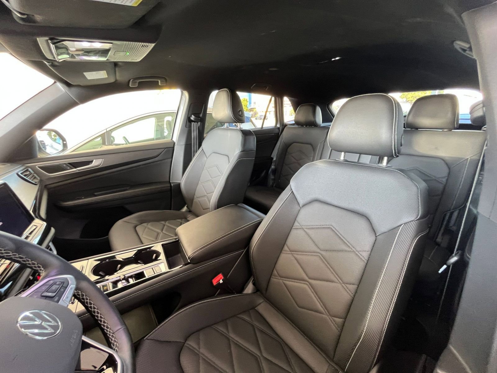 Used 2025 Volkswagen Atlas Cross Sport SE image 27