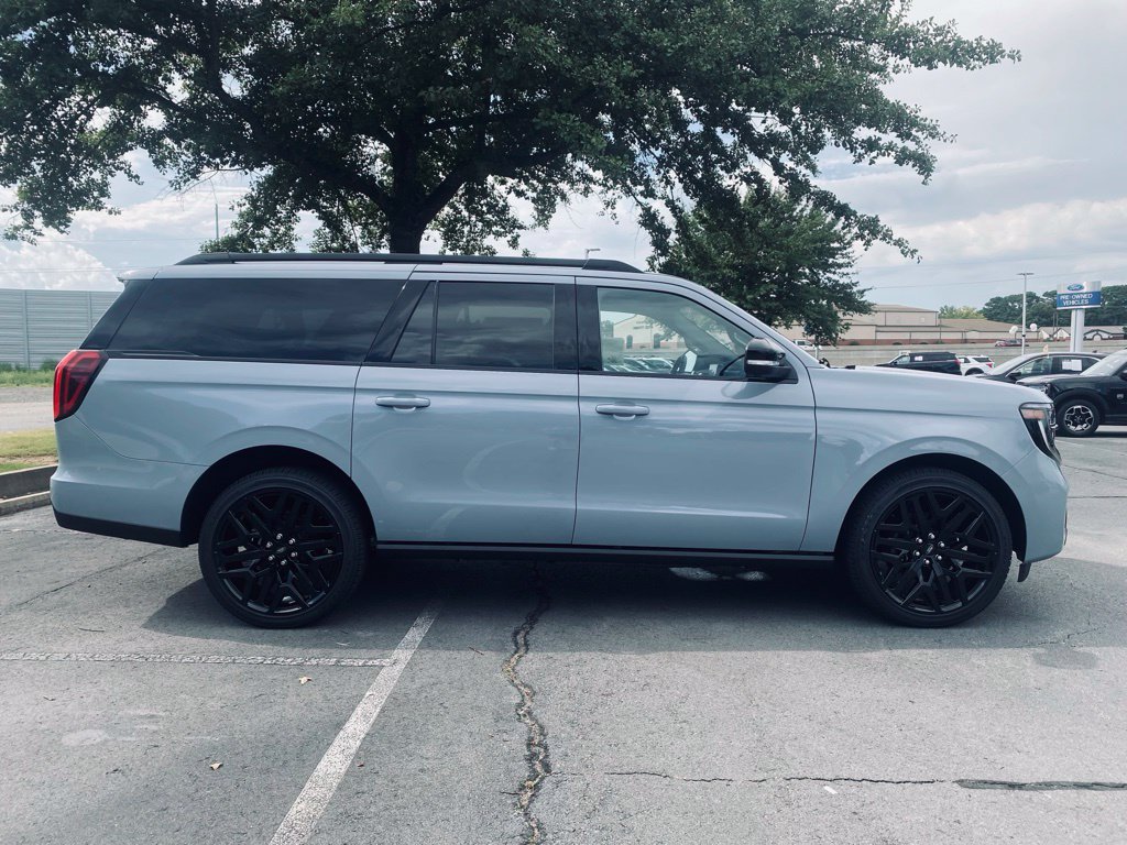 New 2027 Ford Expedition Max Platinum w/ Stealth Performance Package AWD/4WD image 8