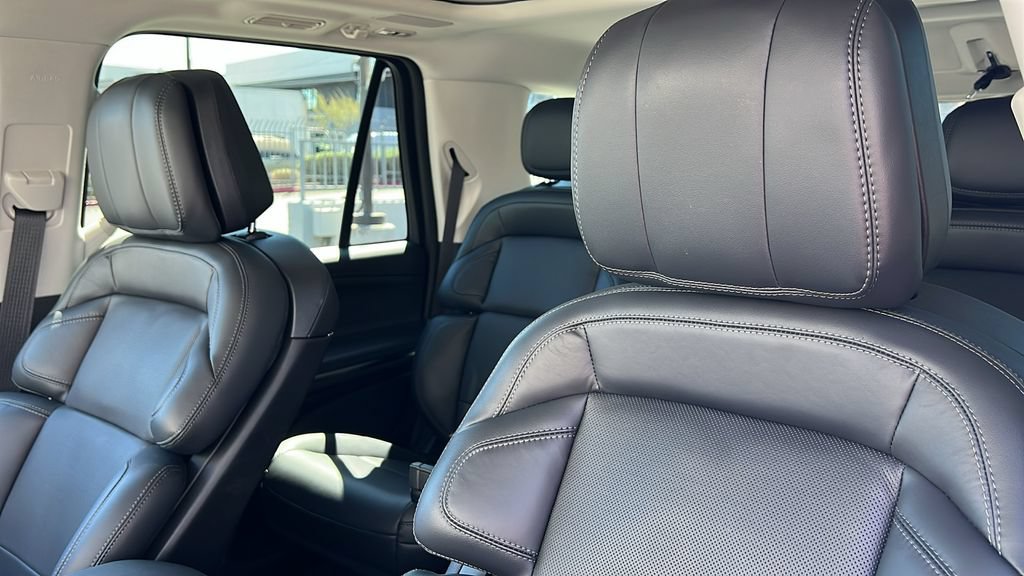 New 2025 Lincoln Navigator Reserve AWD/4WD image 7