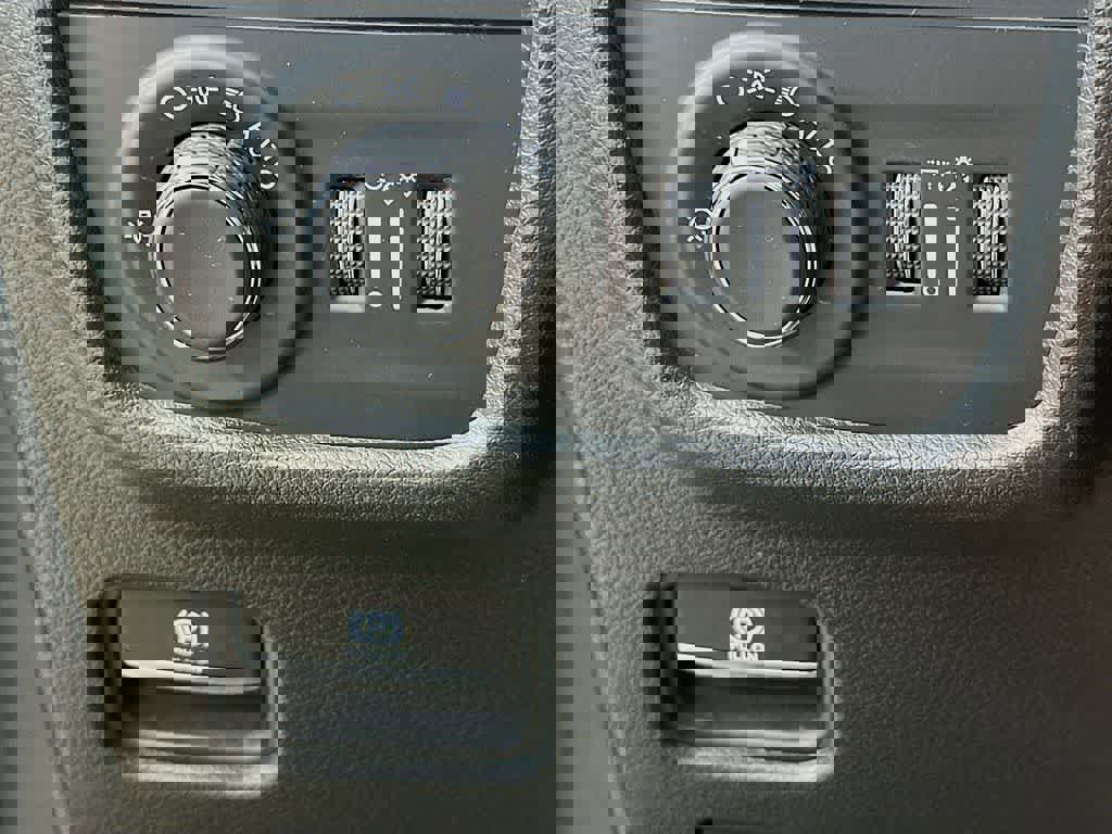 Used 2022 Jeep Grand Cherokee L Laredo w/ Luxury Tech Group I image 26