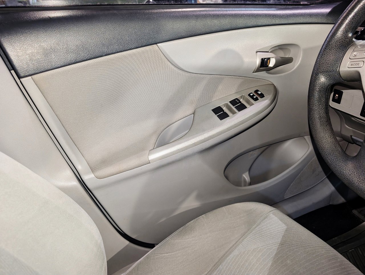 Used 2012 Toyota Corolla LE image 29