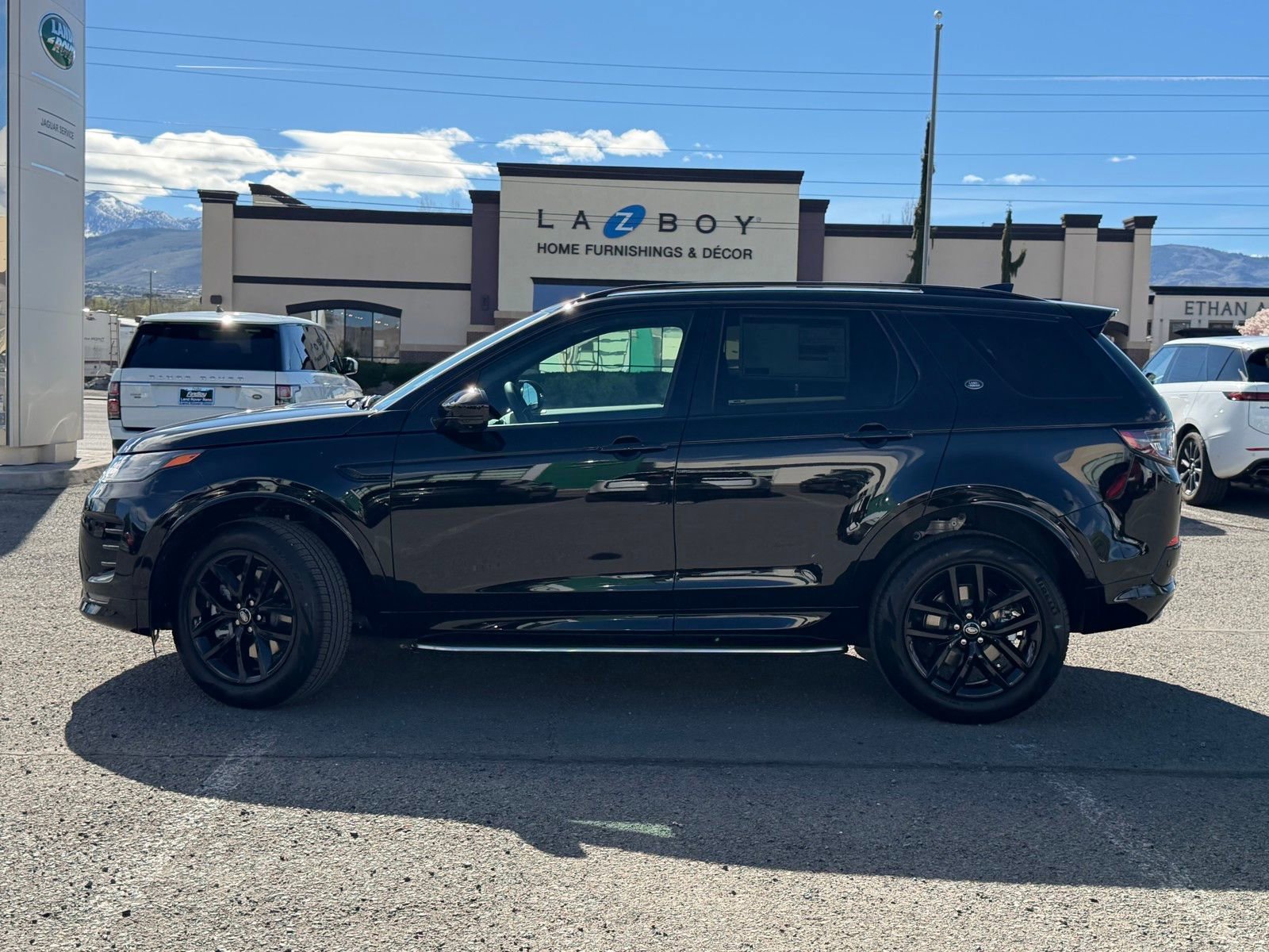 New 2026 Land Rover Discovery Sport Landmark image 9