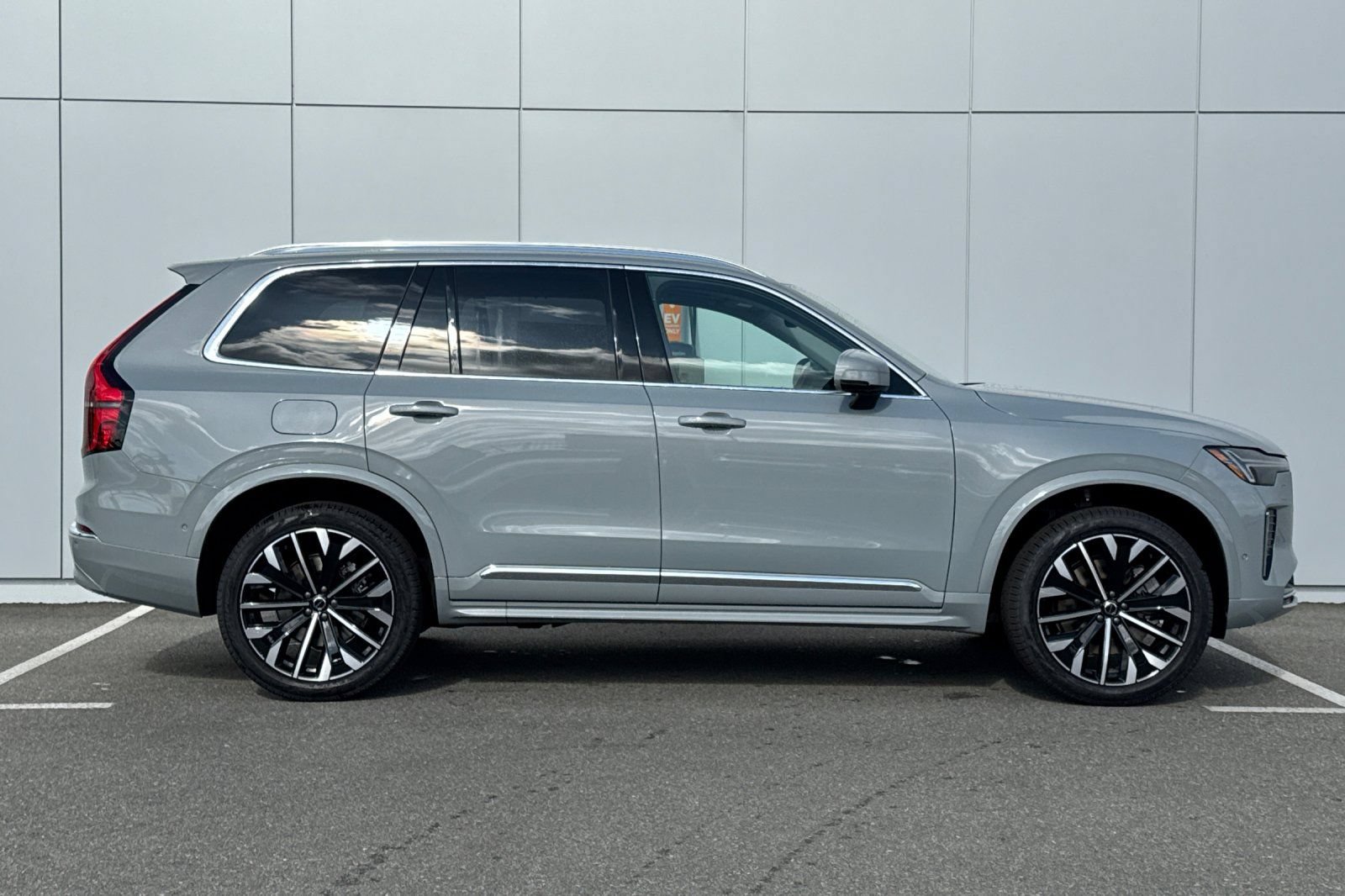 New 2026 Volvo XC90 T8 Ultra w/ Protection Package Premier AWD/4WD image 6