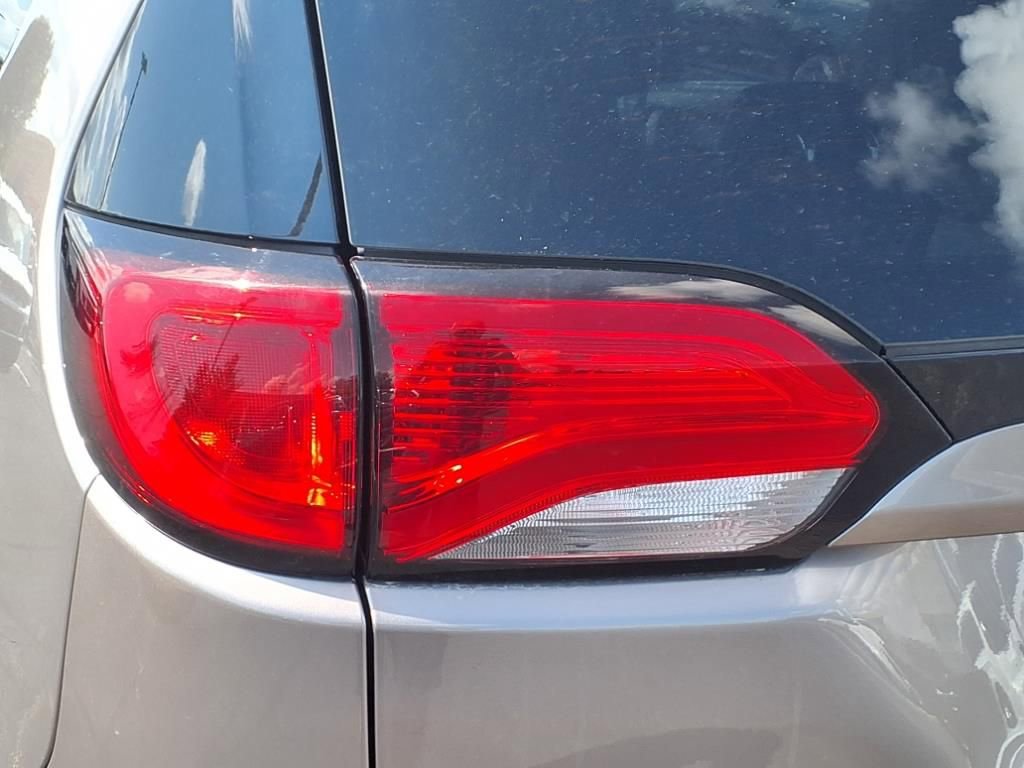 Used 2017 Chrysler Pacifica Touring-L image 25