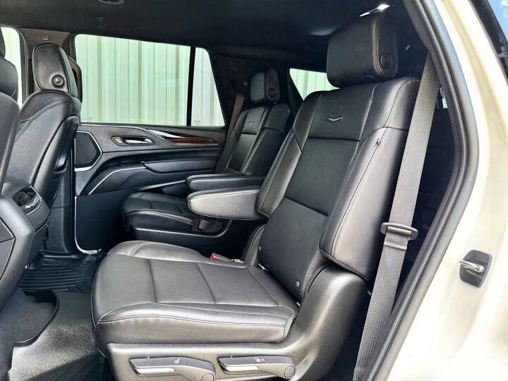 Used 2021 Cadillac Escalade Luxury image 11