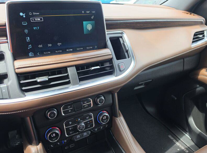 Used 2022 Chevrolet Suburban High Country RWD image 10