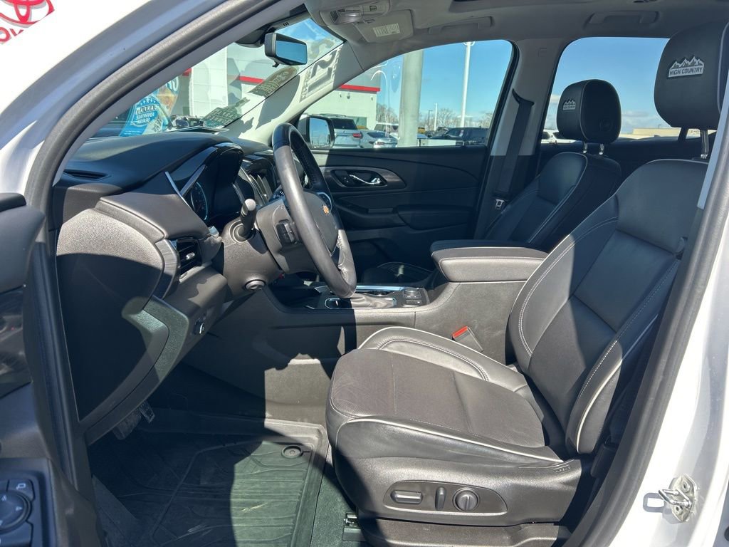 Used 2021 Chevrolet Traverse High Country image 2