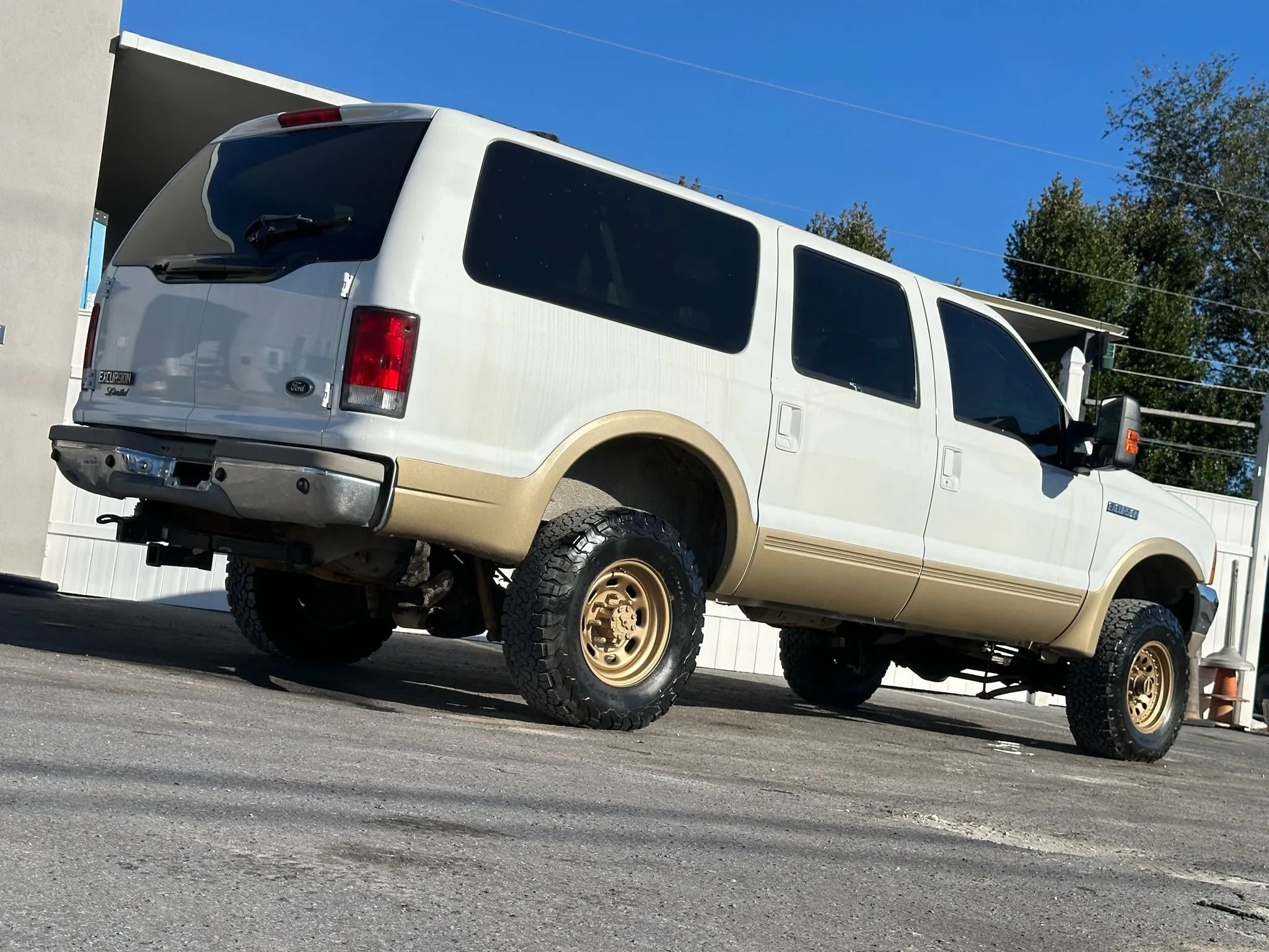Used 2000 Ford Excursion Limited AWD/4WD image 4