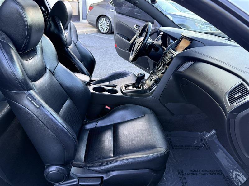 Used 2014 Hyundai Genesis 3.8 RWD image 8