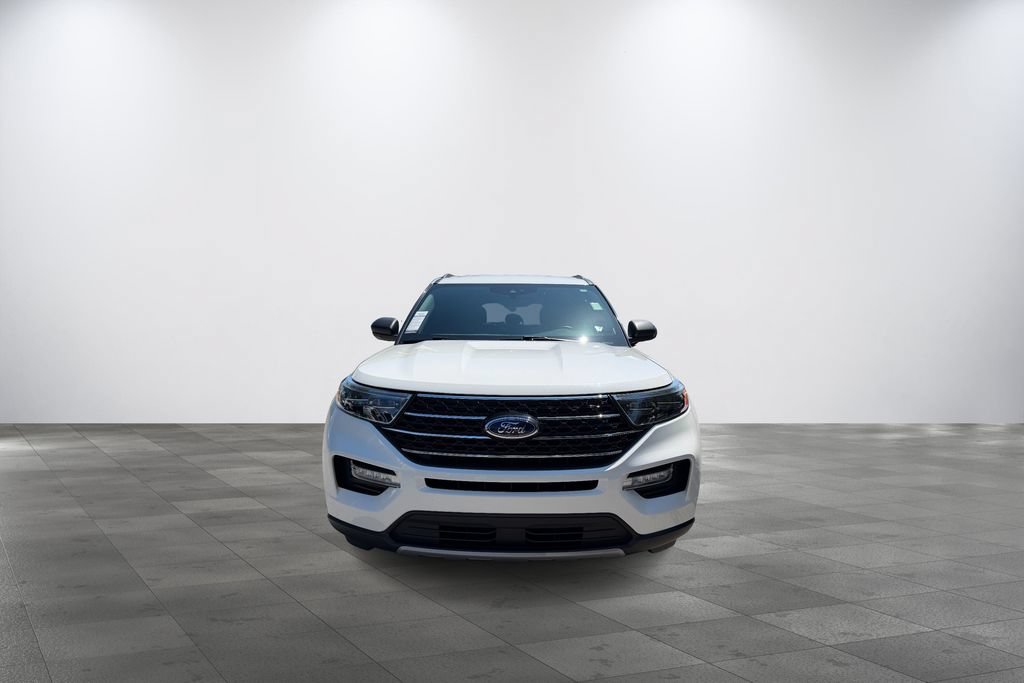 Used 2020 Ford Explorer XLT w/ Equipment Group 202A RWD image 2