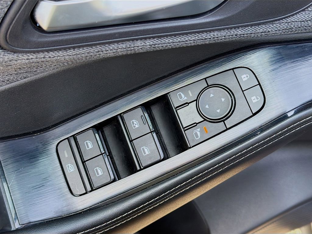 Used 2023 Nissan Rogue SV image 25