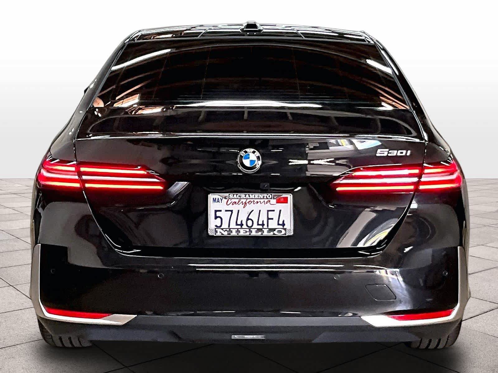 Used 2025 BMW 530i w/ Premium Package RWD image 7
