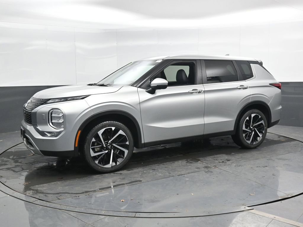 Used 2024 Mitsubishi Outlander SE image 10