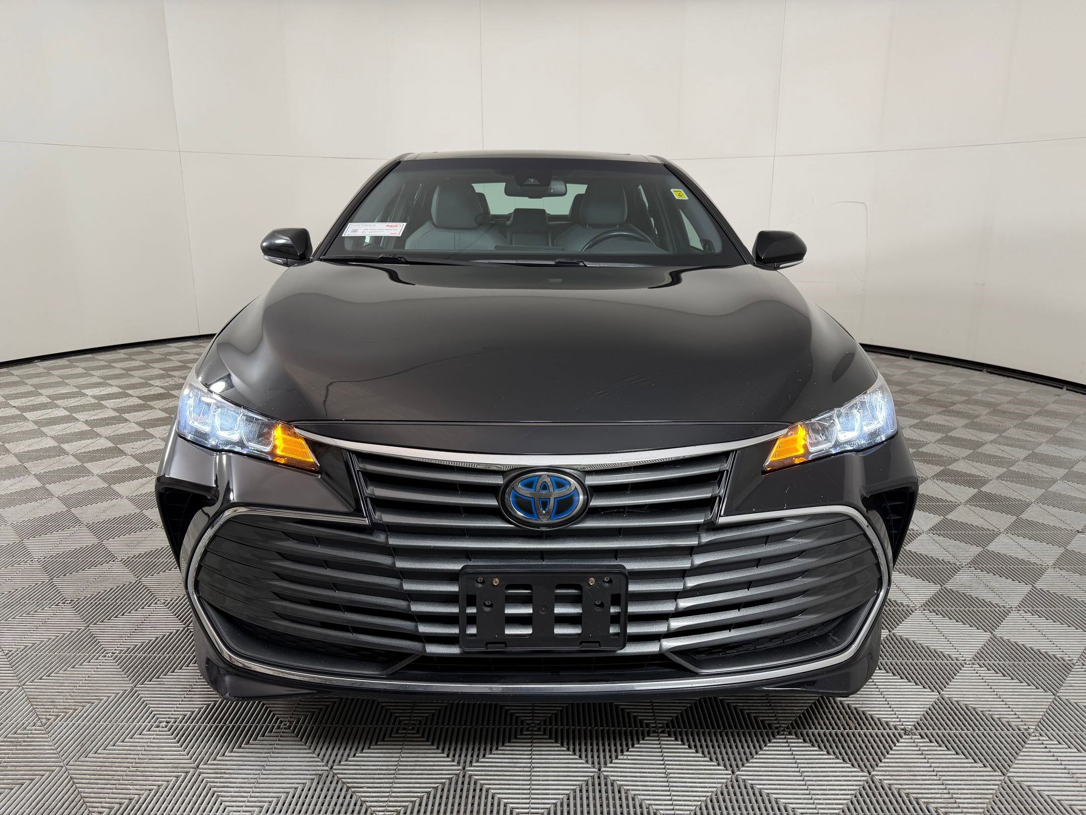Used 2020 Toyota Avalon XLE w/ Moonroof Package FWD image 6