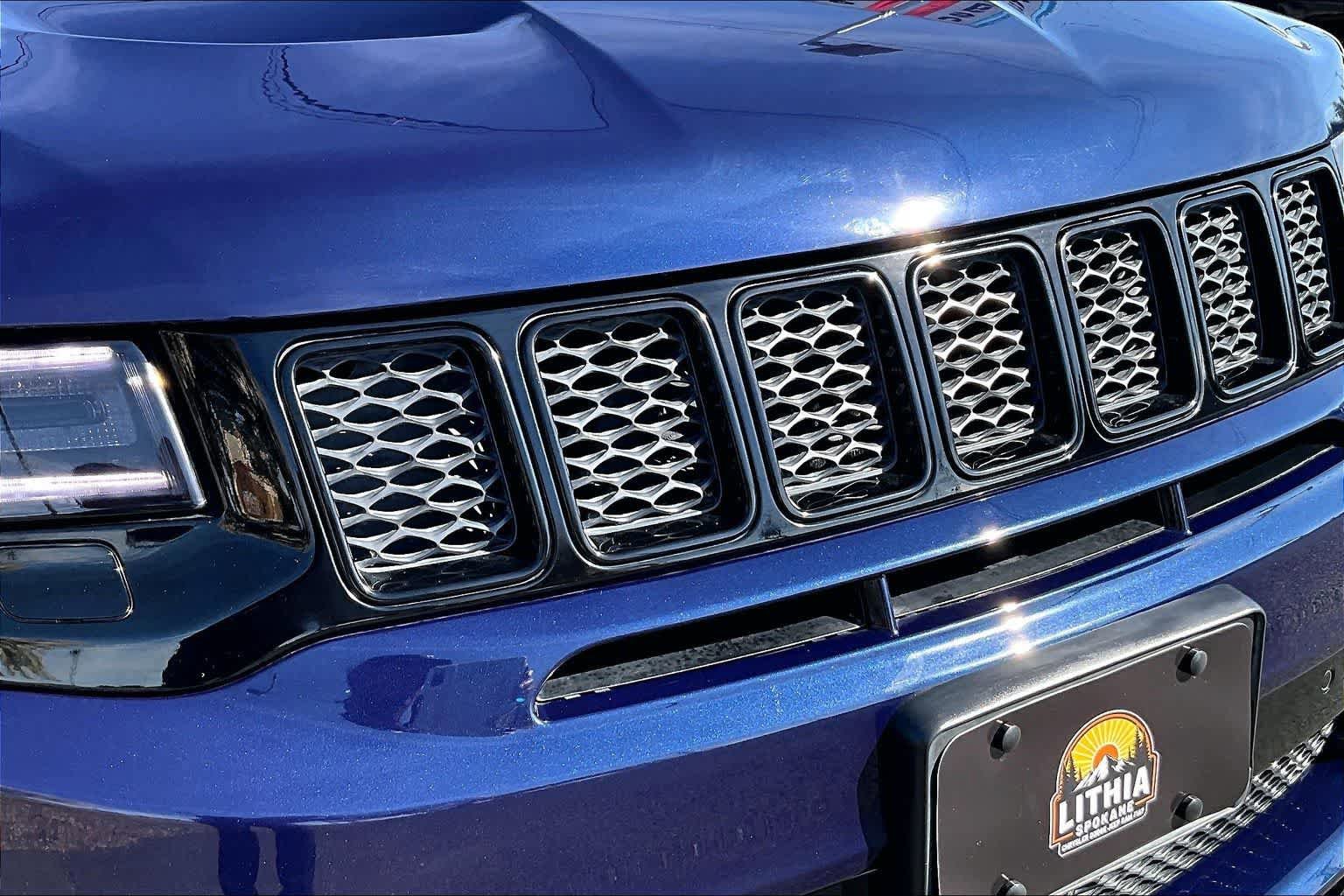 Used 2017 Jeep Grand Cherokee SRT w/ Trailer Tow Group IV AWD/4WD image 33