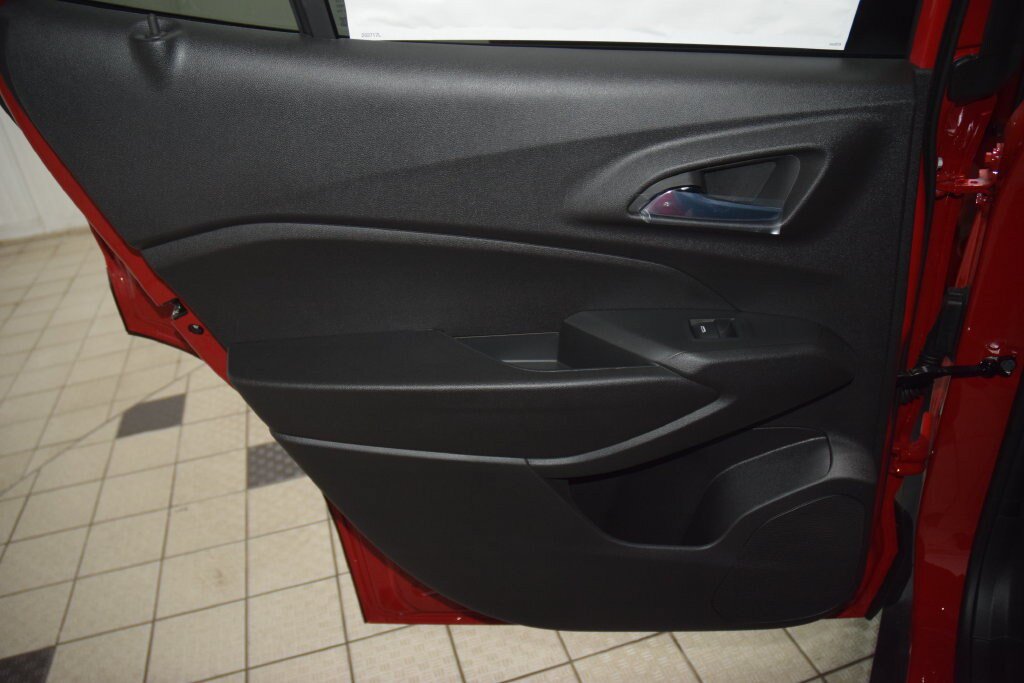 New 2026 Chevrolet Trax RS w/ Sunroof Package FWD image 44