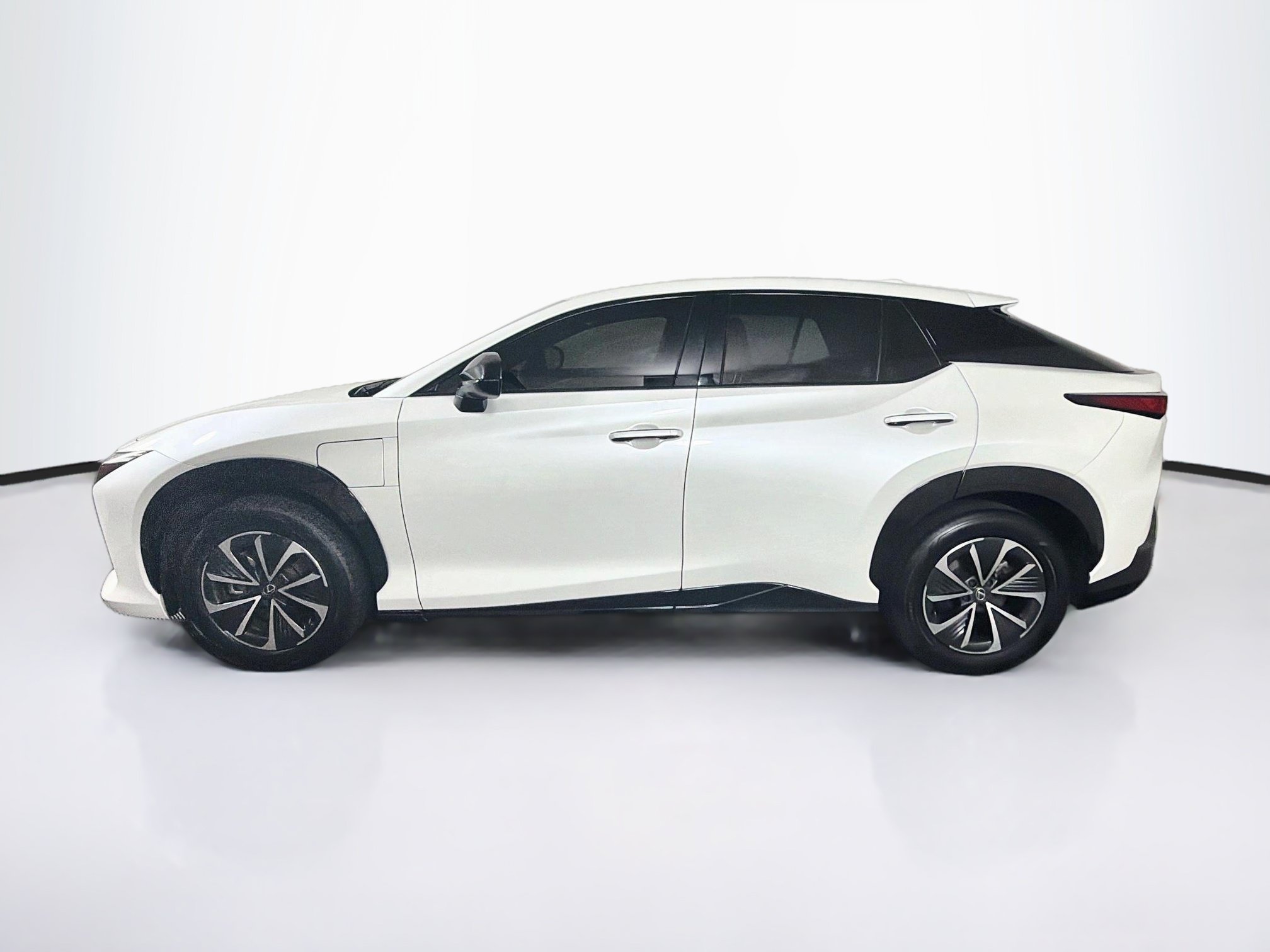 Used 2024 Lexus RZ 300e Premium FWD image 4