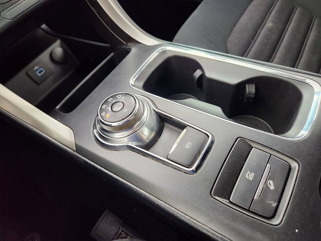 Used 2017 Ford Fusion SE FWD image 25