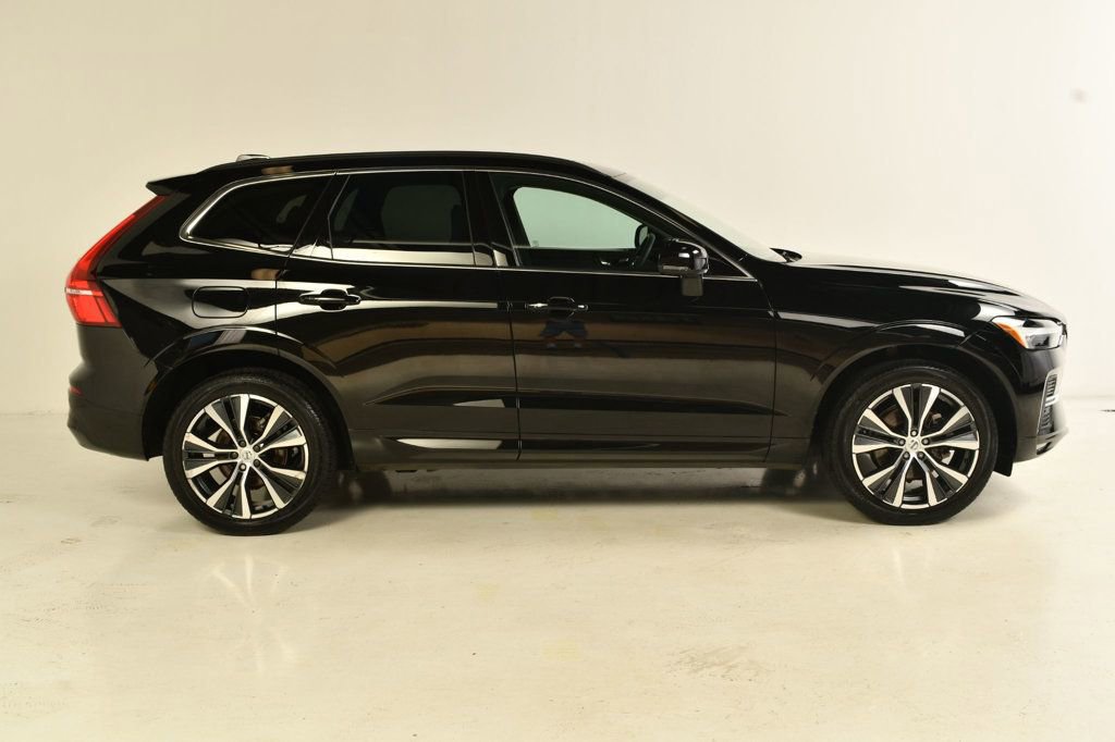 Used 2022 Volvo XC60 B5 Momentum w/ Protection Package Premier image 3
