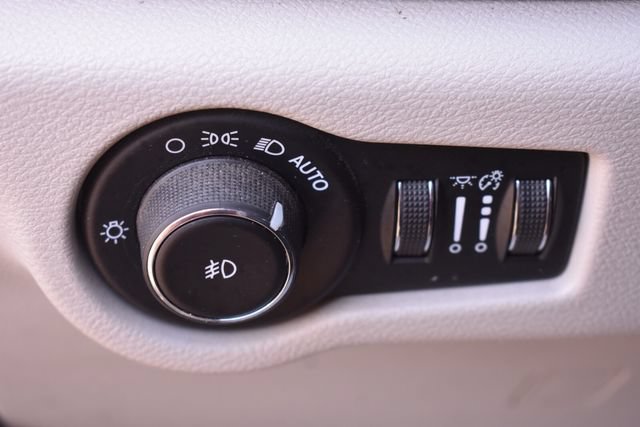 Used 2018 Chrysler Pacifica Touring-L Plus FWD image 26