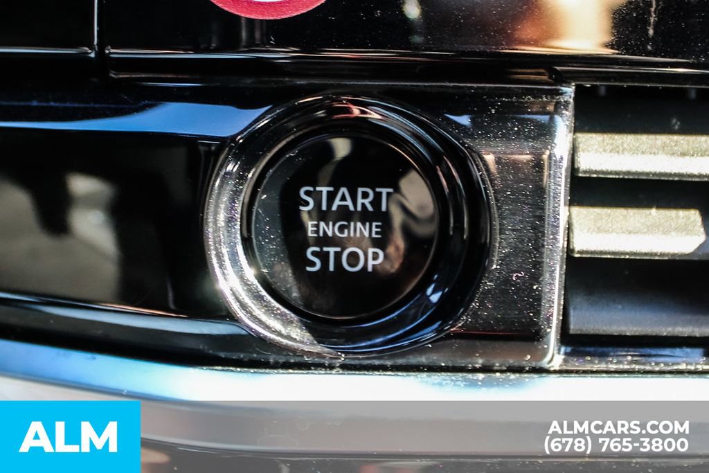 Used 2025 Nissan Pathfinder SV image 31