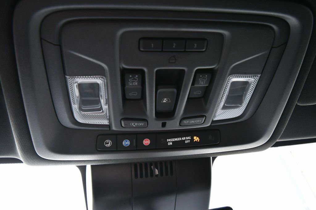 Used 2023 Chevrolet Silverado 1500 High Country w/ High Country Premium Package AWD/4WD image 32