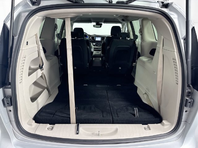Used 2023 Chrysler Voyager LX FWD image 33