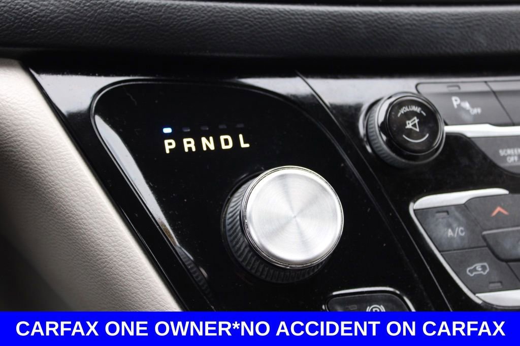 Used 2017 Chrysler Pacifica Touring-L image 38