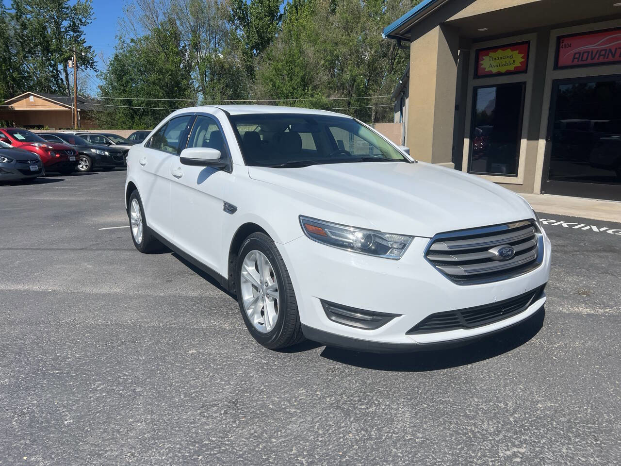 Used 2017 Ford Taurus SEL image 2
