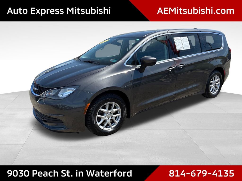 Used 2017 Chrysler Pacifica Touring FWD image 3