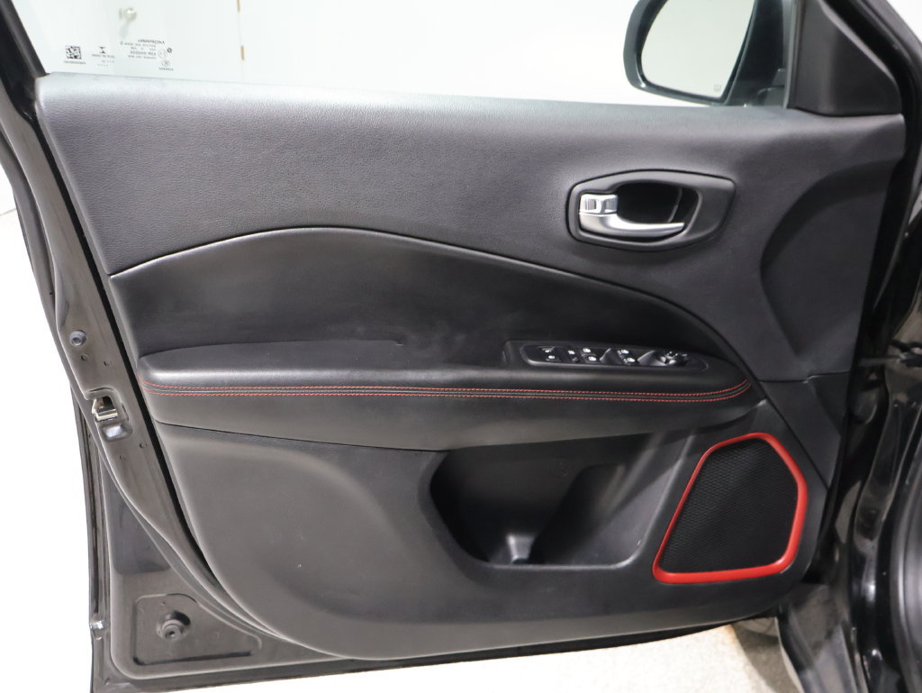 Used 2019 Jeep Compass Trailhawk w/ Leather Interior Group AWD/4WD image 13