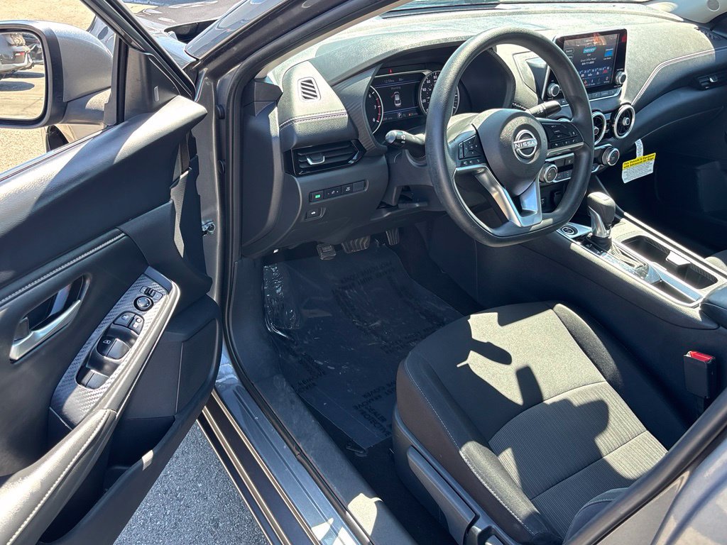 Used 2025 Nissan Sentra SV FWD image 8