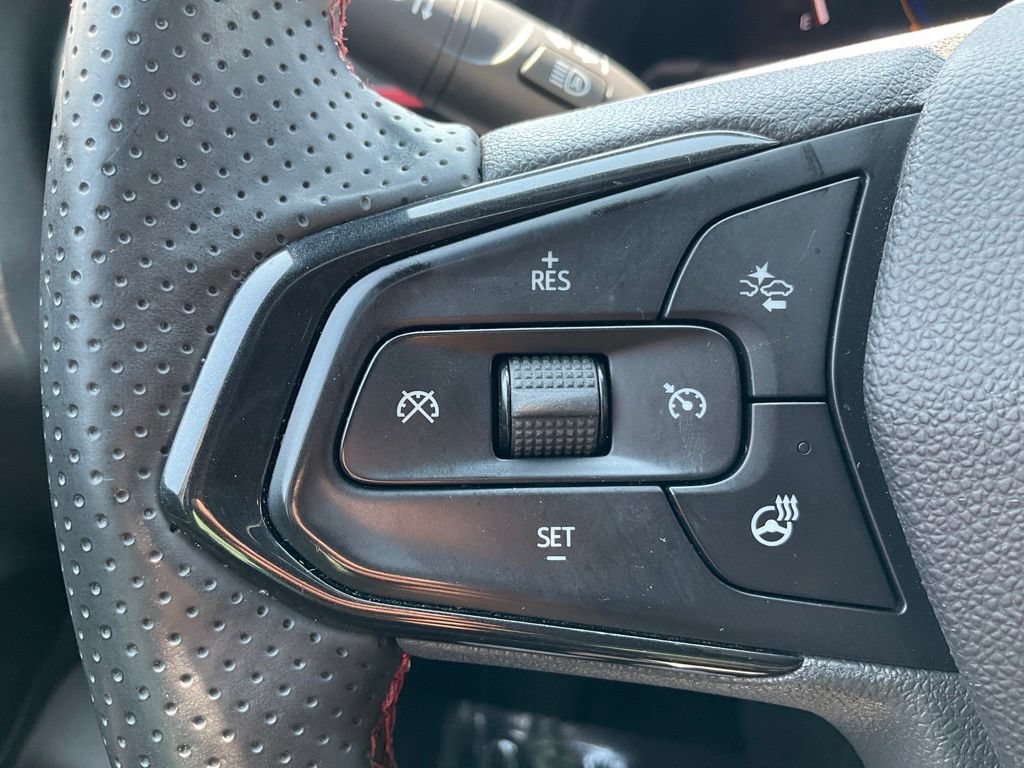 Used 2024 Chevrolet Trax RS w/ Sunroof Package FWD image 22