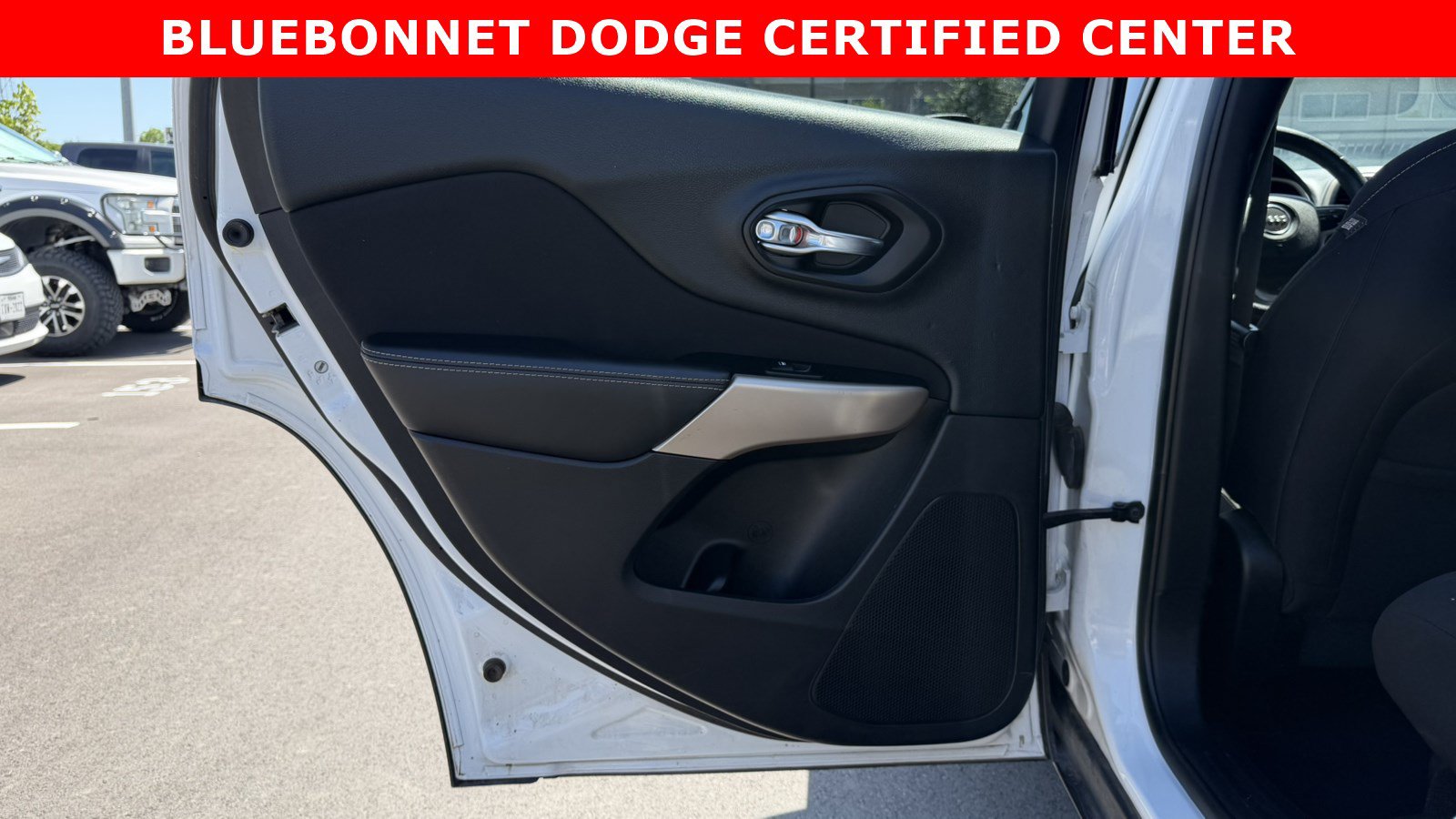 Used 2018 Jeep Cherokee Latitude FWD image 14