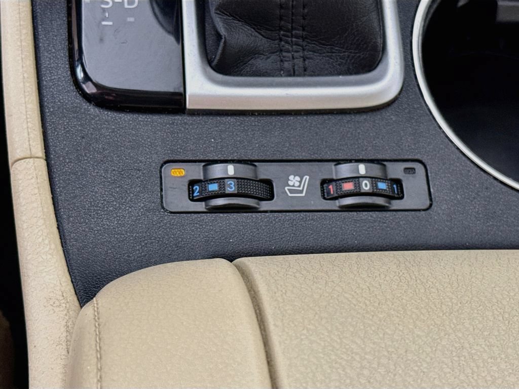 Used 2016 Toyota Highlander Limited AWD/4WD image 13