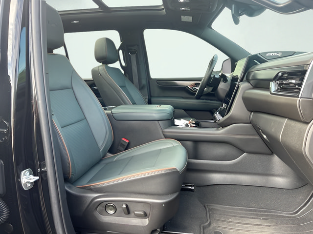 Used 2025 GMC Yukon AT4 AWD/4WD image 8