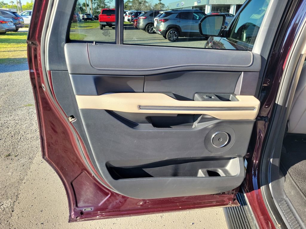 Used 2024 Ford Expedition Max XLT image 29