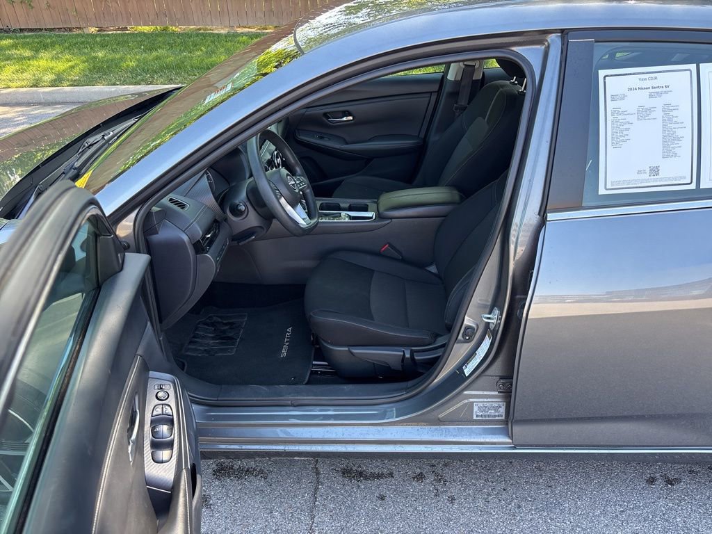 Used 2024 Nissan Sentra SV FWD image 9