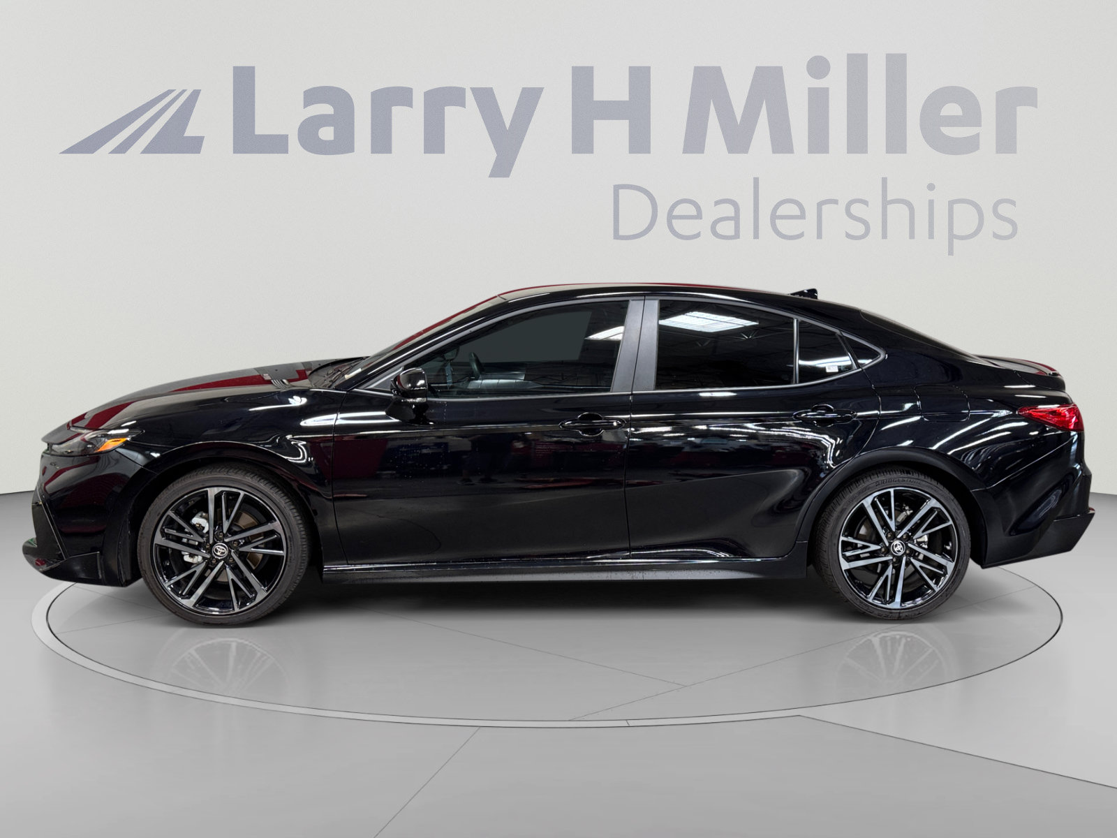 Used 2026 Toyota Camry XSE FWD image 2