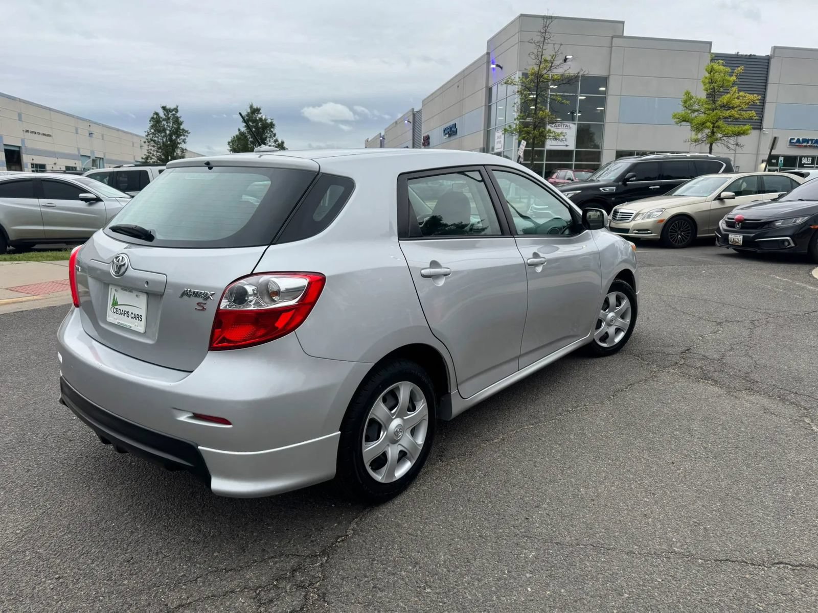 Used 2009 Toyota Matrix S w/ All Weather Guard Pkg FWD image 4