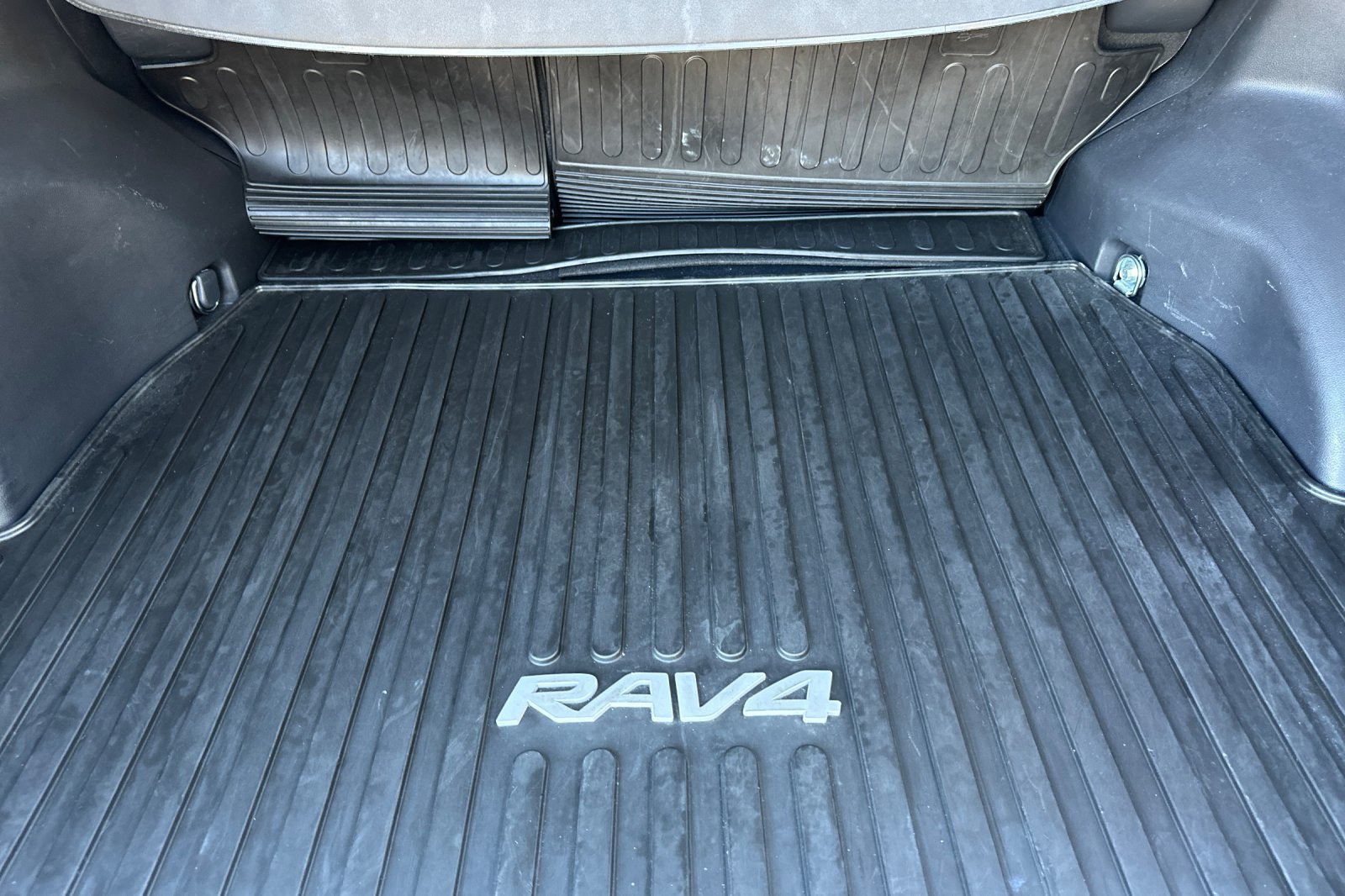 Used 2019 Toyota RAV4 LE w/ All Weather Liner Package AWD/4WD image 19