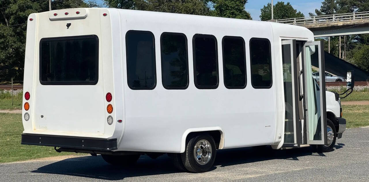 Used 2023 GMC Savana 3500 w/ Shuttle Bus Package RWD image 5
